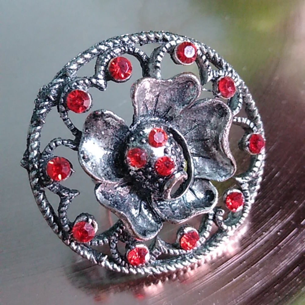 #121 red and silver poppy shaped fashion statement ring one size